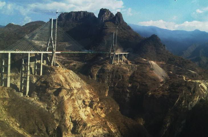 Inilah Jembatan Baluarte, Jembatan Tertinggi di Dunia. Tingginya 403 Meter