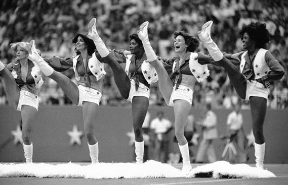 photo DallasCowboysCheerleaders.jpg