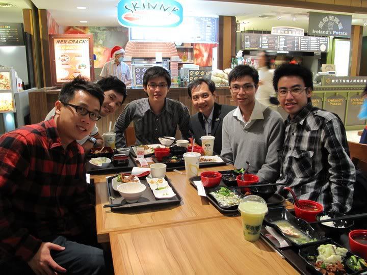 Makan siang bersama