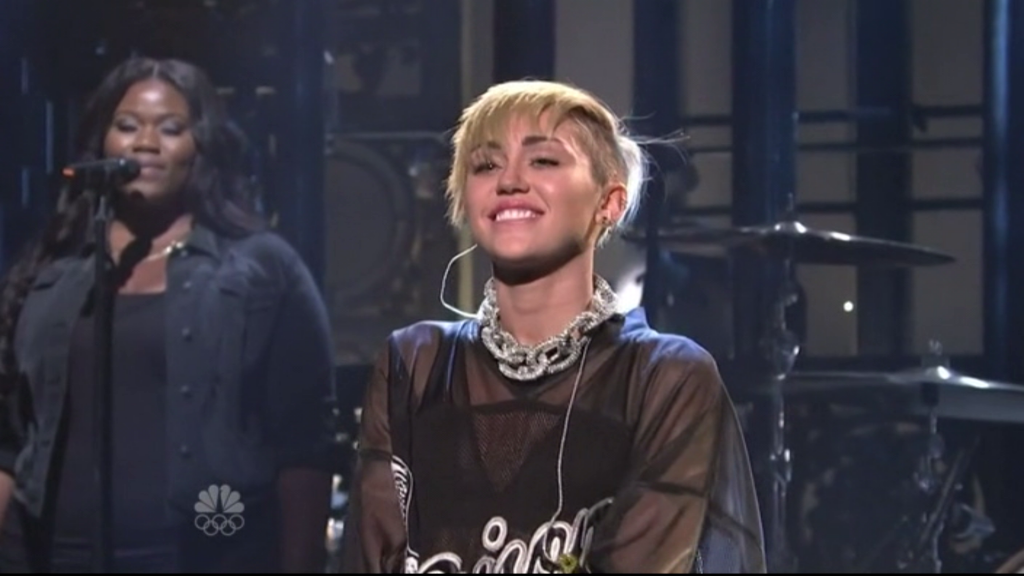 MILEY-13-LVE-BALL-05_zps79717b4c.png