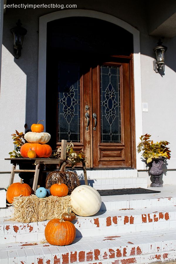 easy fall decorating ideas for the front porch.