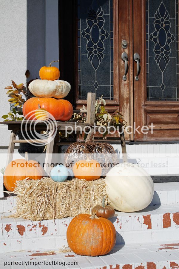 easy fall decorating ideas for the front porch.