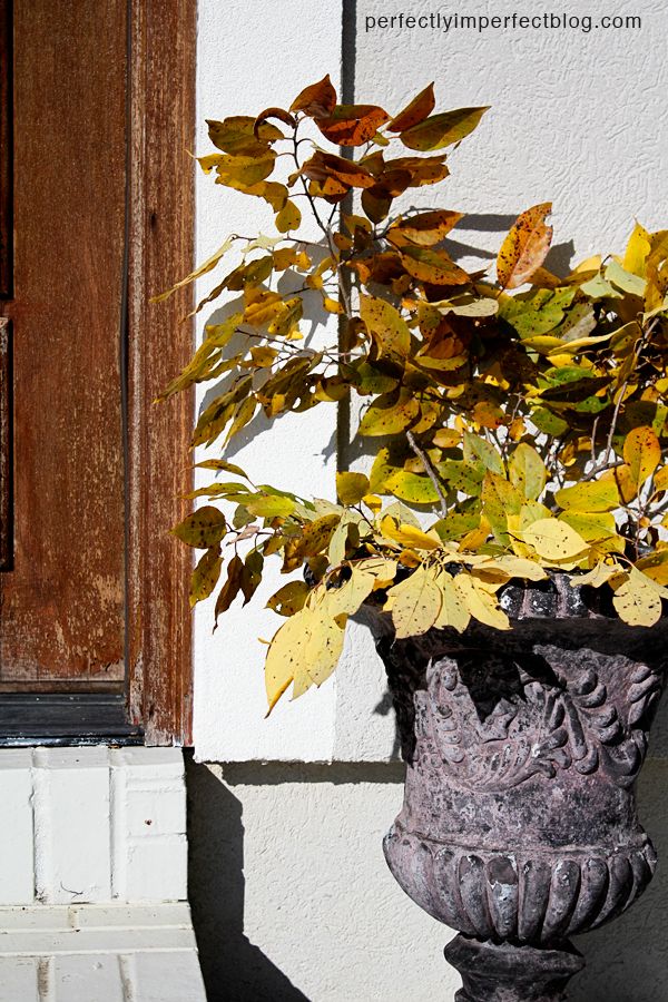 easy fall decorating ideas for the front porch.