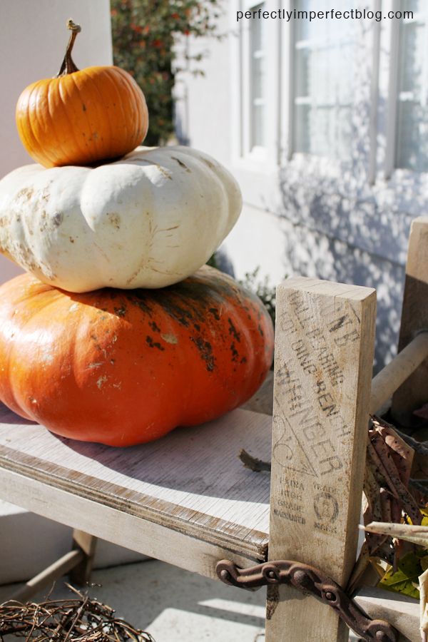 easy fall decorating ideas for the front porch.