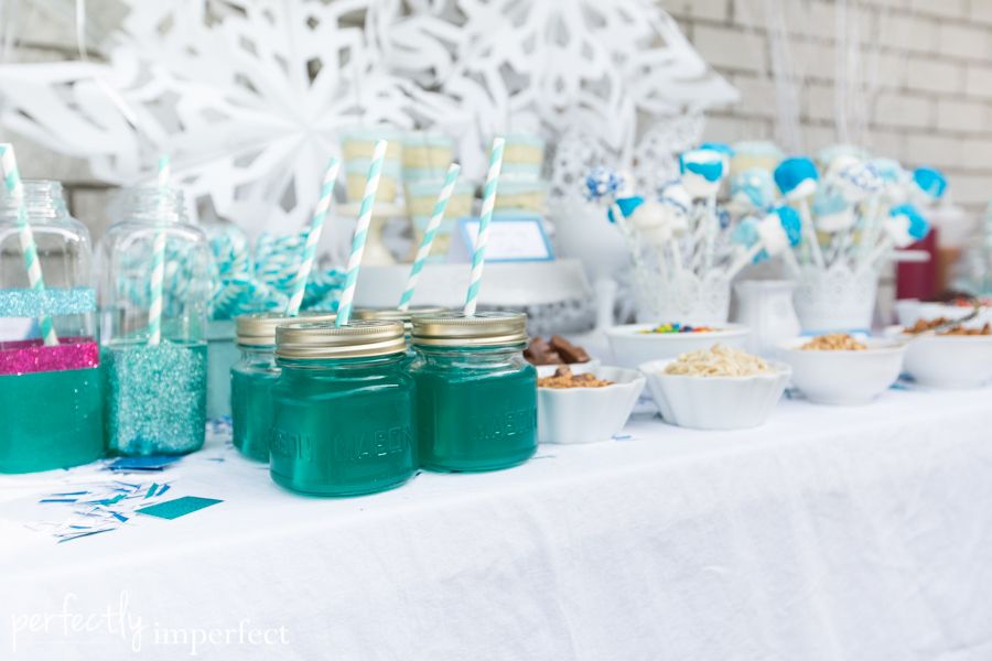 Simple Frozen Birthday Party | Girl's Birthday Party Ideas | perfectly imperfect