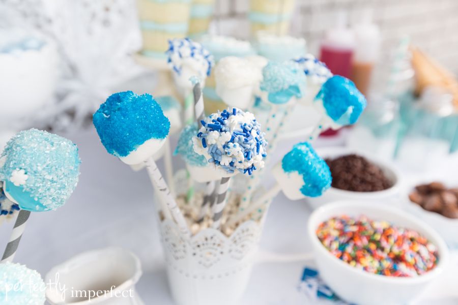 Simple Frozen Birthday Party | Girl's Birthday Party Ideas | perfectly imperfect