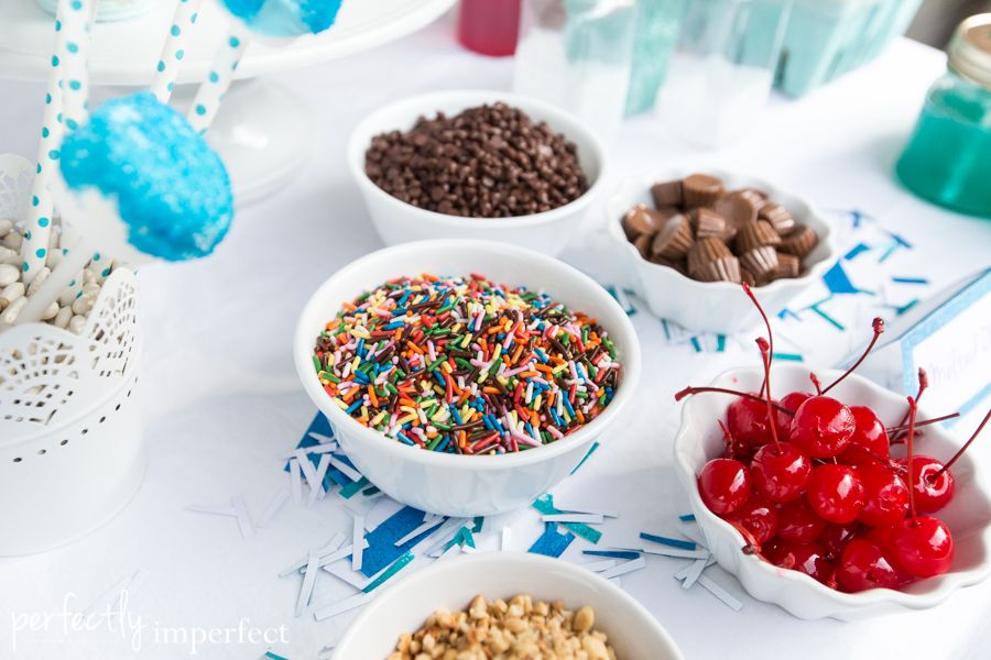 Simple Frozen Birthday Party | Girl's Birthday Party Ideas | perfectly imperfect