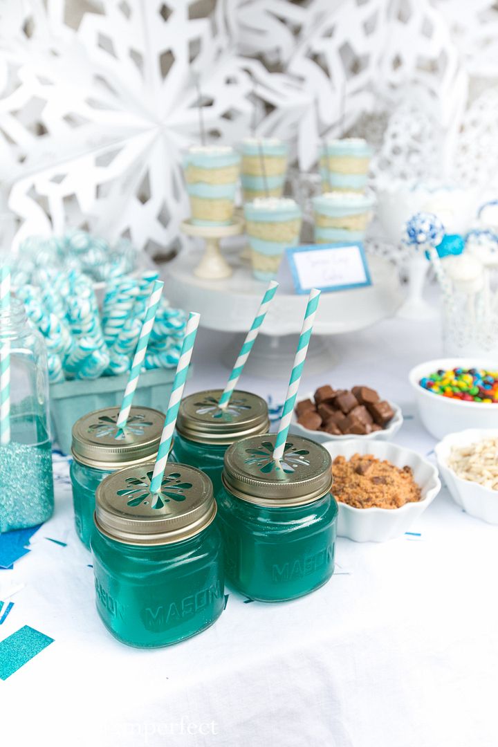 Simple Frozen Birthday Party | Girl's Birthday Party Ideas | perfectly imperfect