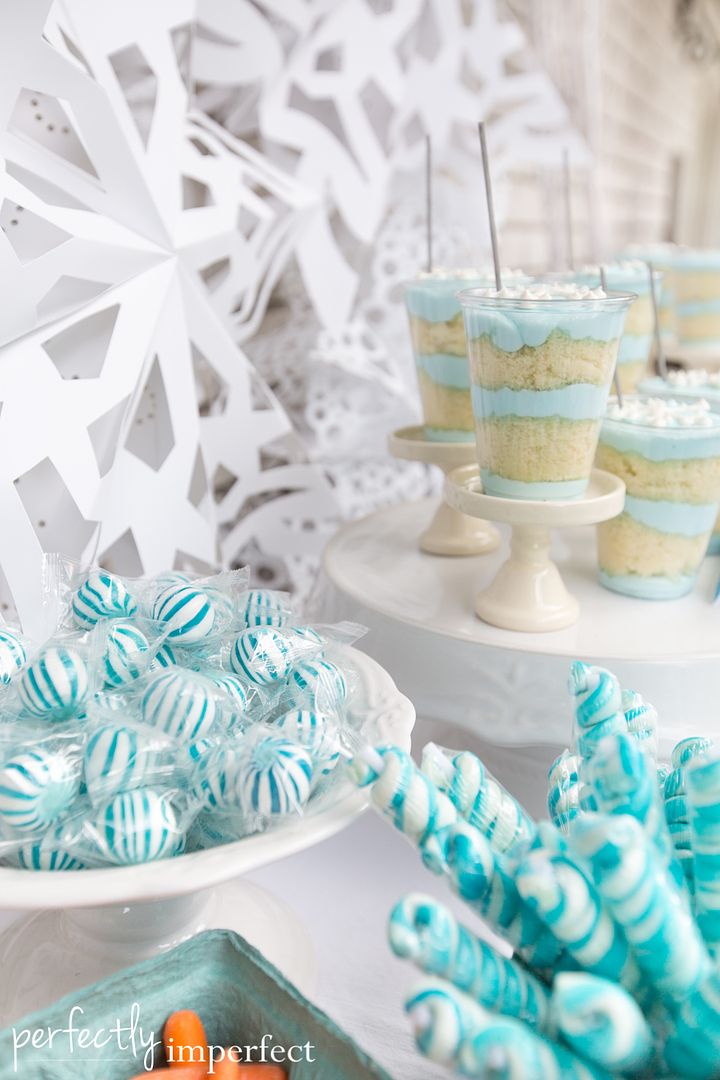 Simple Frozen Birthday Party | Girl's Birthday Party Ideas | perfectly imperfect