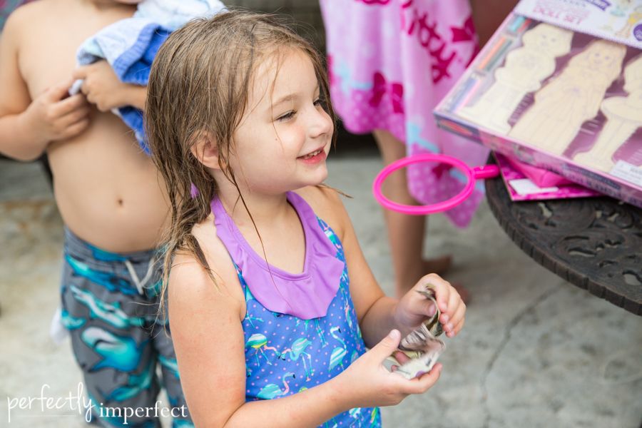 Simple Frozen Birthday Party | Girl's Birthday Party Ideas | perfectly imperfect