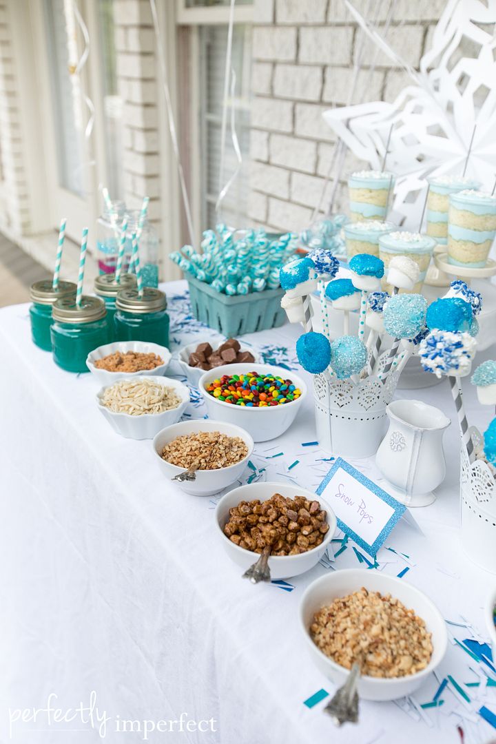 Simple Frozen Birthday Party | Girl's Birthday Party Ideas | perfectly imperfect