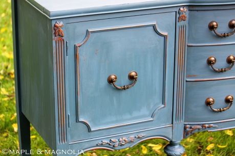 use chalk paint to achieve painted and distressed cottage style furniture